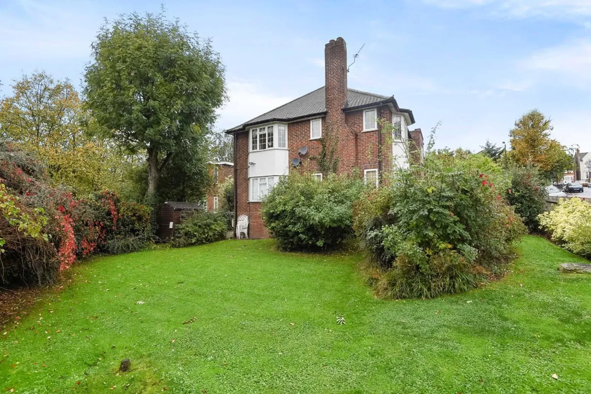 Flat Springfield Road in Greater London