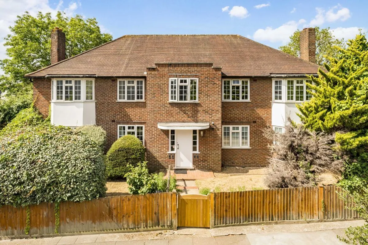 Flat Springfield Road in Greater London