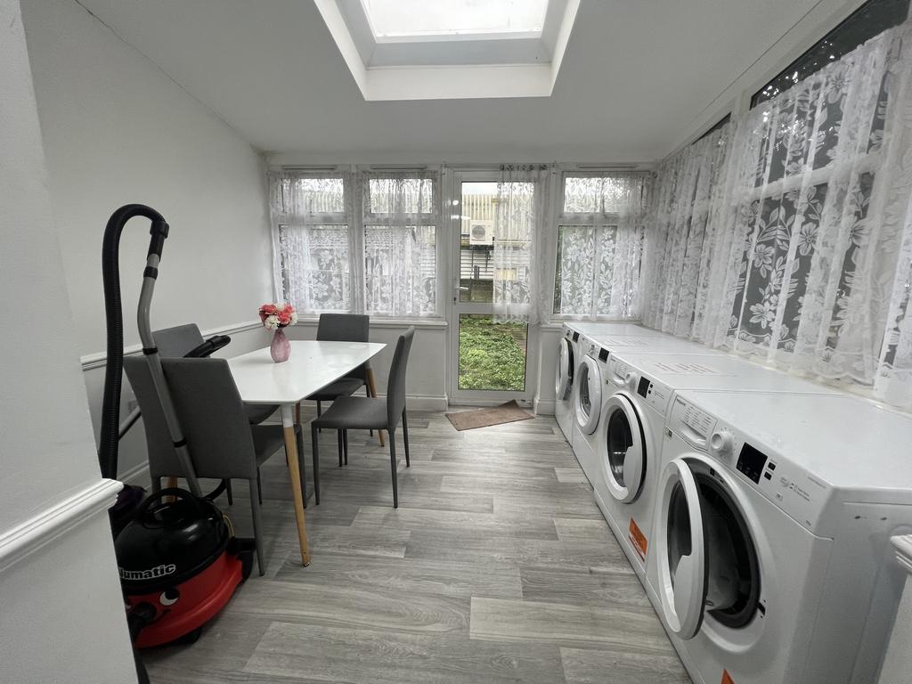 Room Brenthurst Road in Greater London