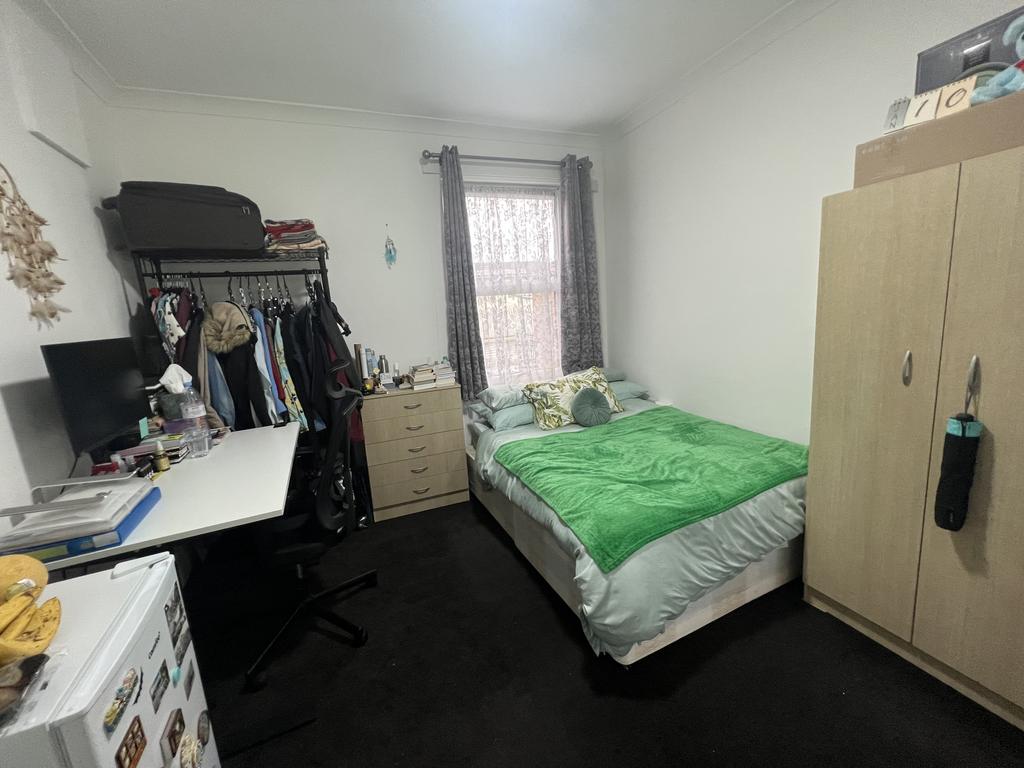 Room Brenthurst Road in Greater London