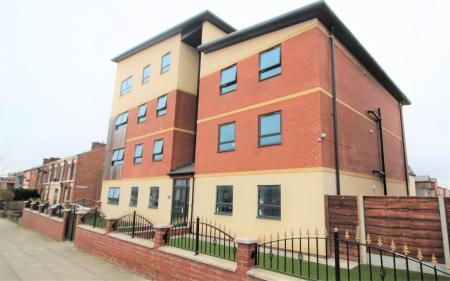 Flat Cateaton Street in Bury