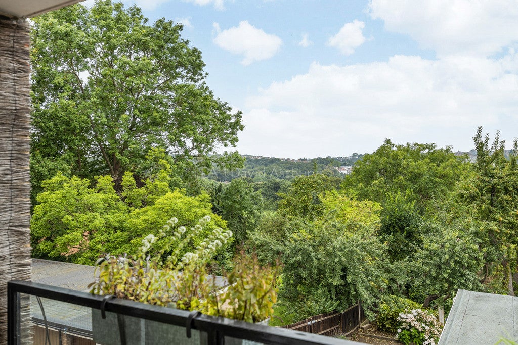 Flat Shepherds Hill in Greater London