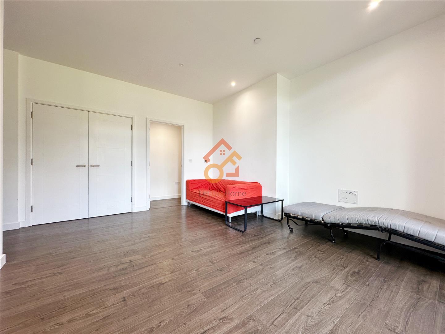Flat Coster Avenue in London