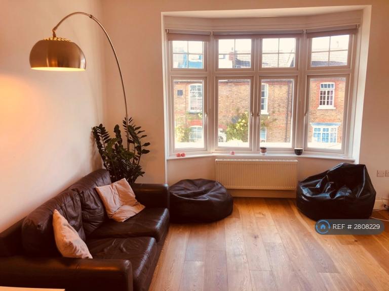 Flat Acre Road in Greater London