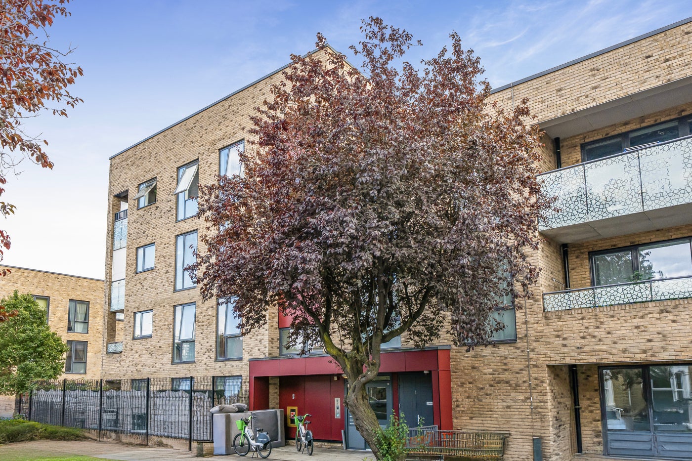 Flat Wrigglesworth Street in Greater London
