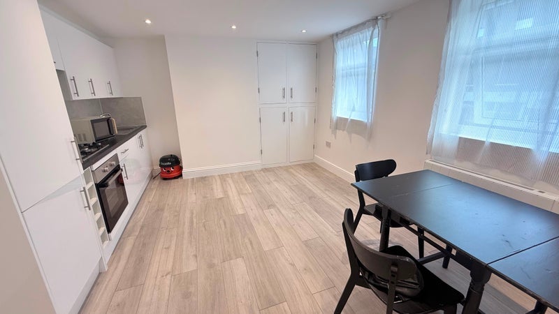 Room Portland Road in Greater London