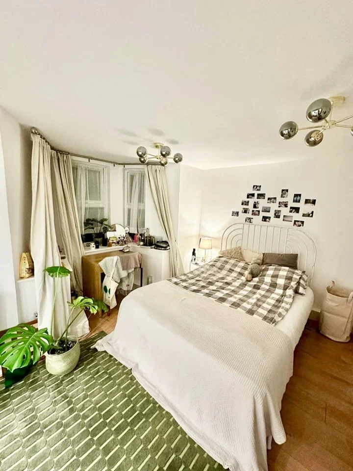 Flat Kyverdale Road in Greater London