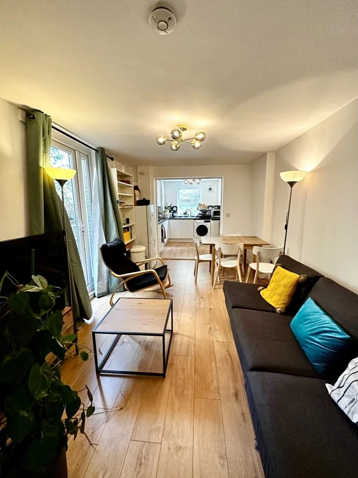 Flat Kyverdale Road in Greater London