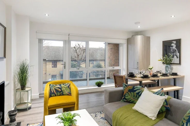 Flat Dunton Road in Greater London