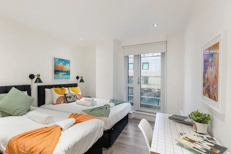 Flat Dunton Road in Greater London