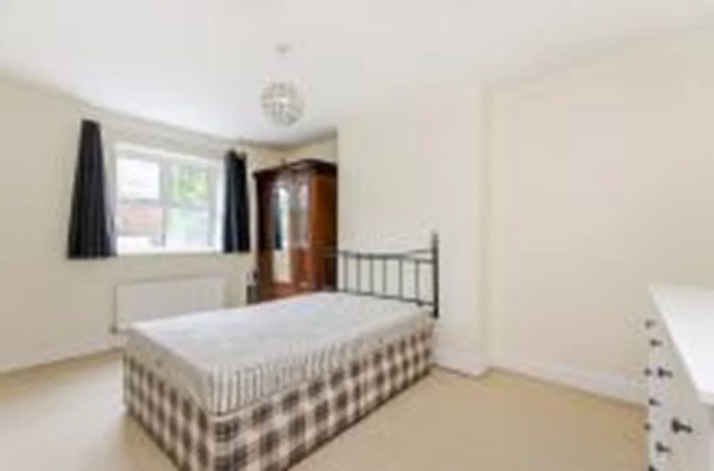 Flat Waldegrave Road in Greater London