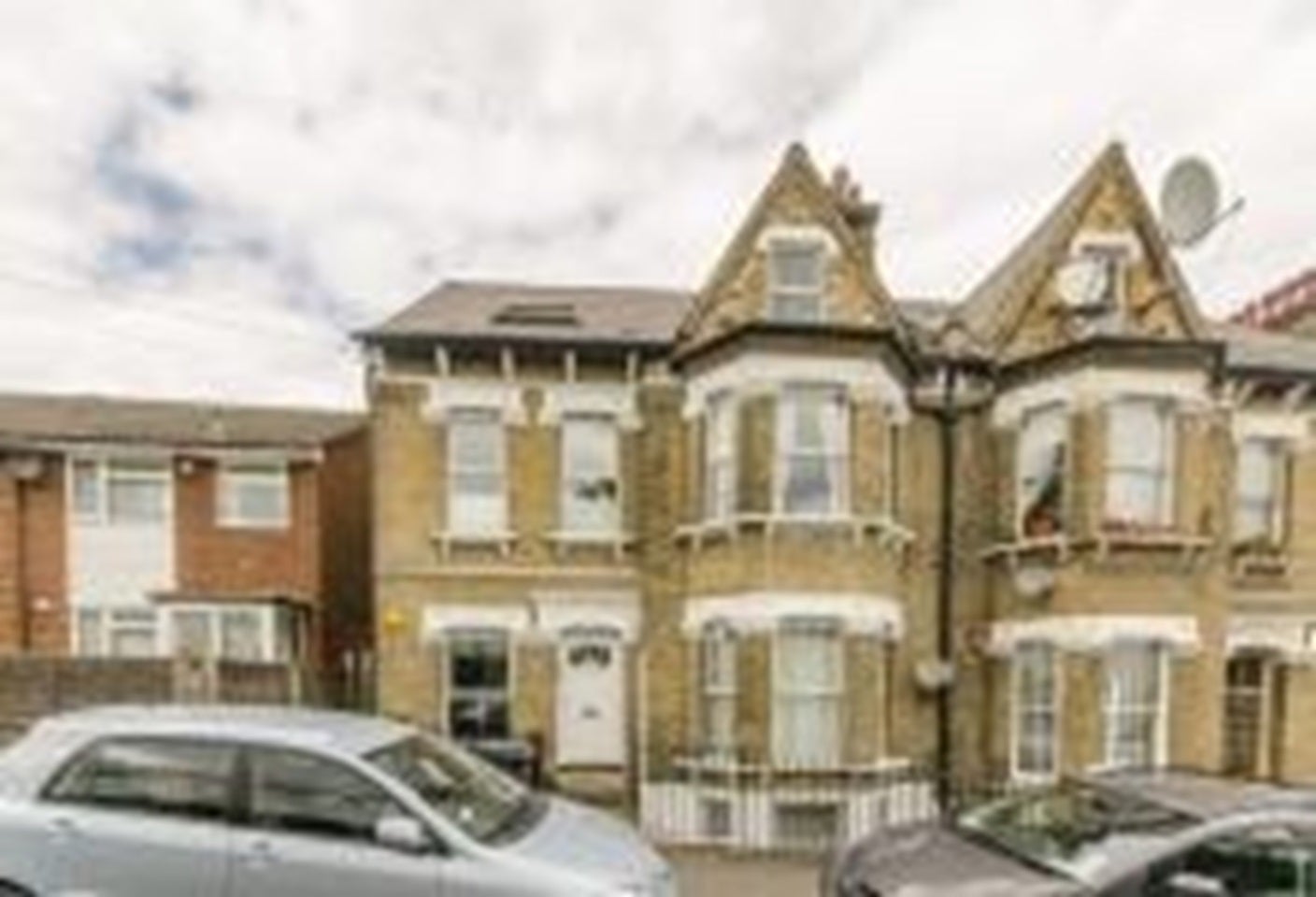 Flat Waldegrave Road in Greater London