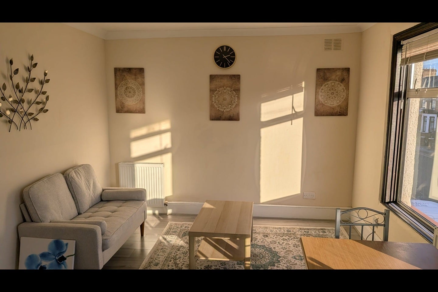 Flat Grange Road in Greater London