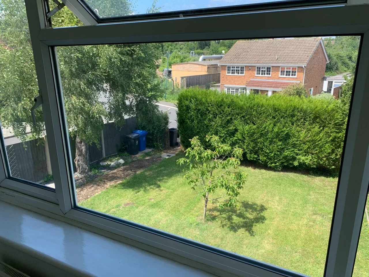Flat Arthur Close in Cookham Rise