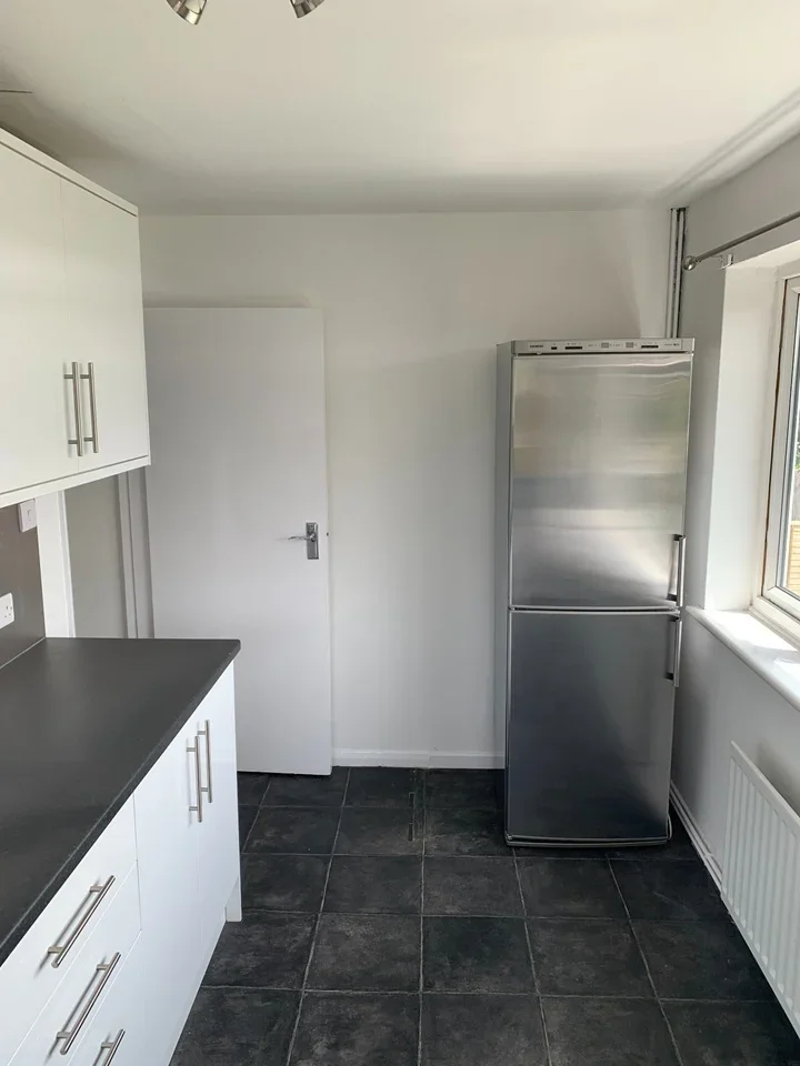 Flat Arthur Close in Cookham Rise