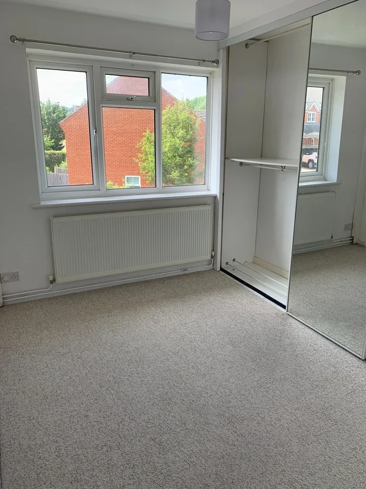 Flat Arthur Close in Cookham Rise