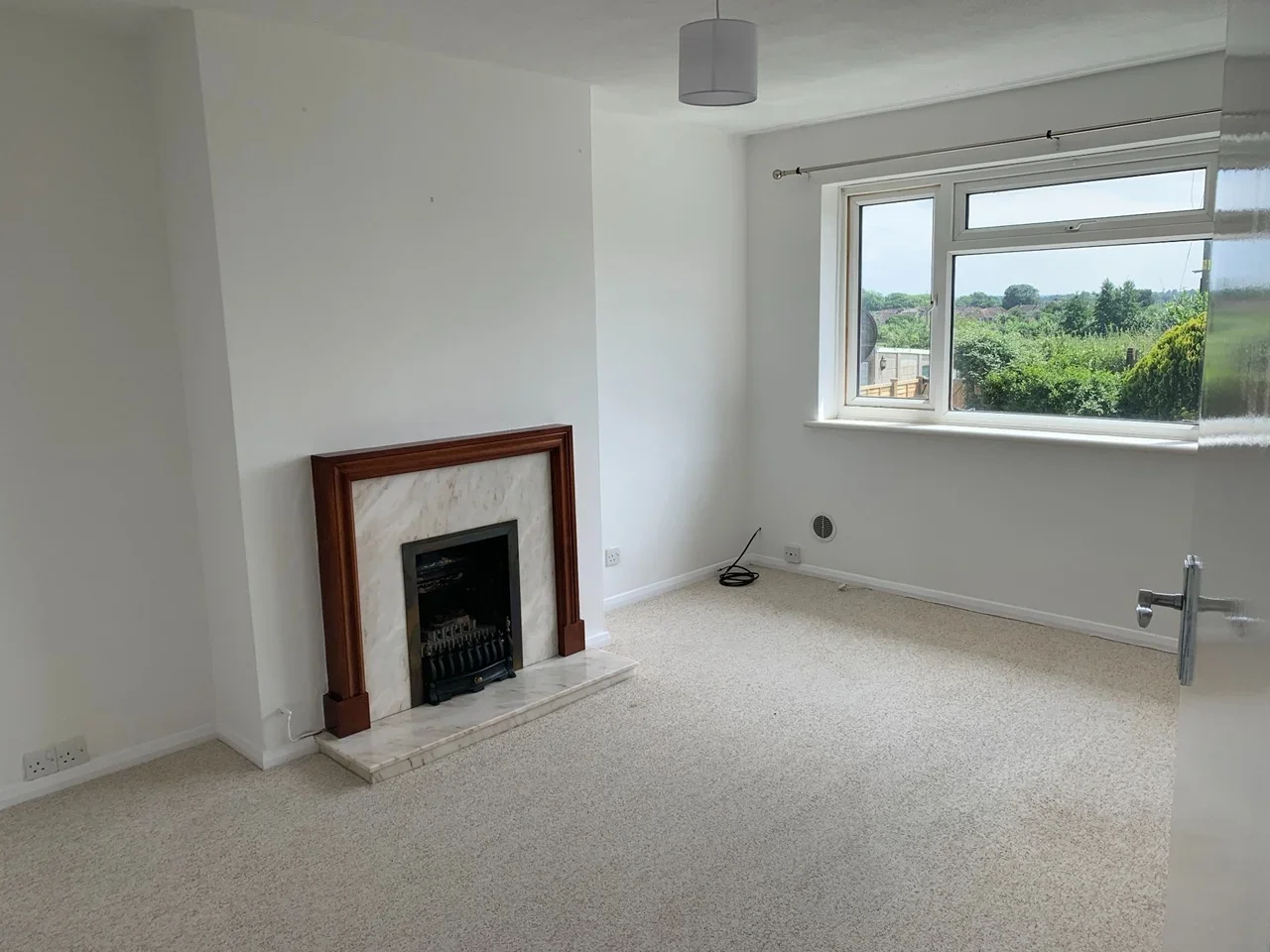 Flat Arthur Close in Cookham Rise