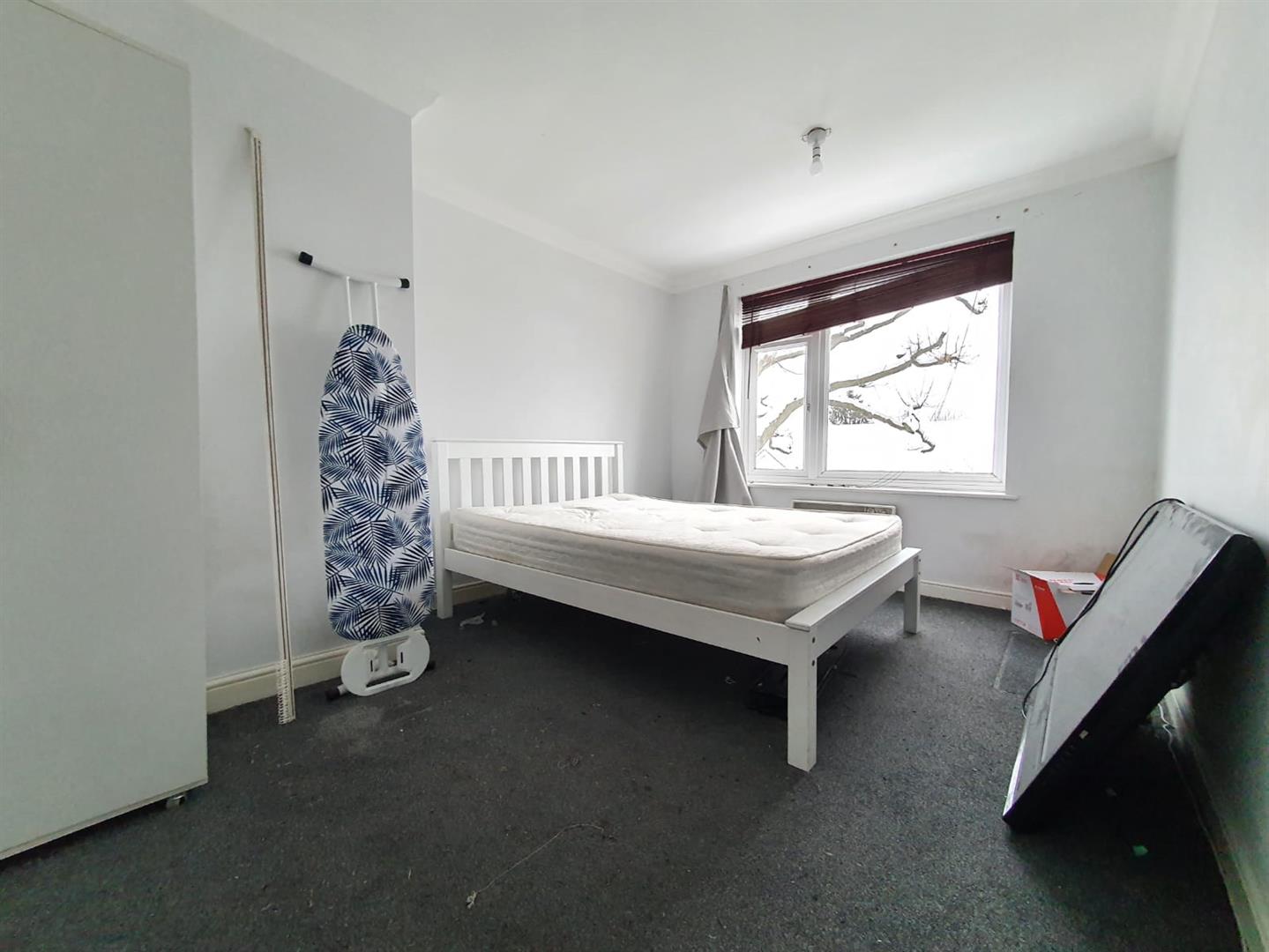 Flat Albany Road in Greater London