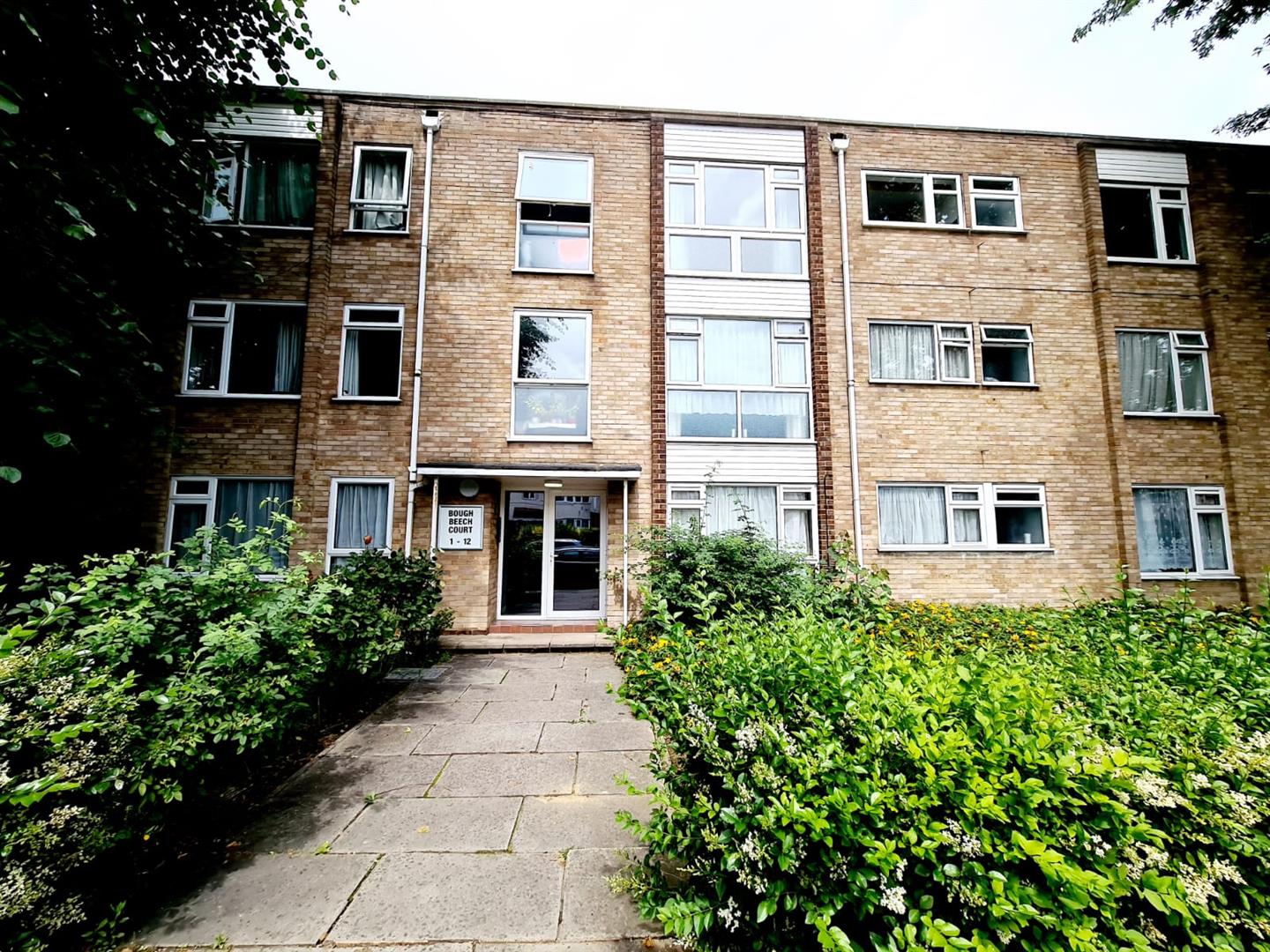 Flat Albany Road in Greater London