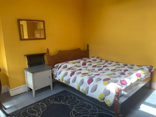 Room Moreton Avenue in Trafford