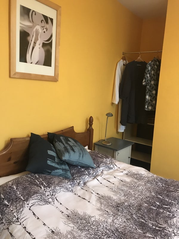 Room Moreton Avenue in Trafford