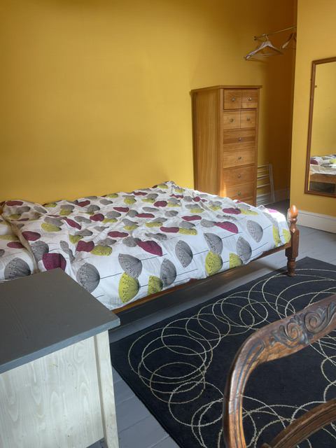Room Moreton Avenue in Trafford