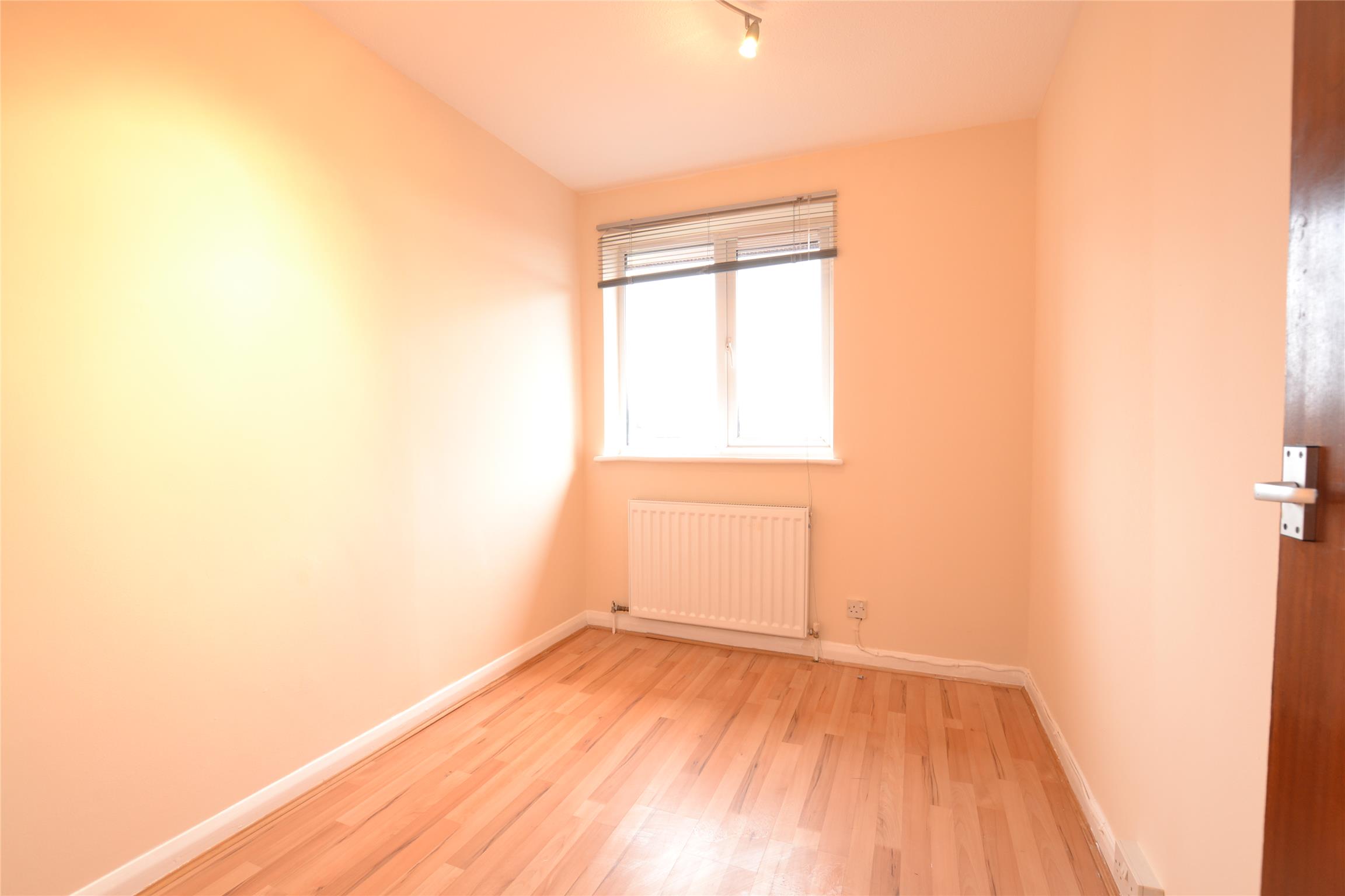 Flat Hexham Road in Greater London