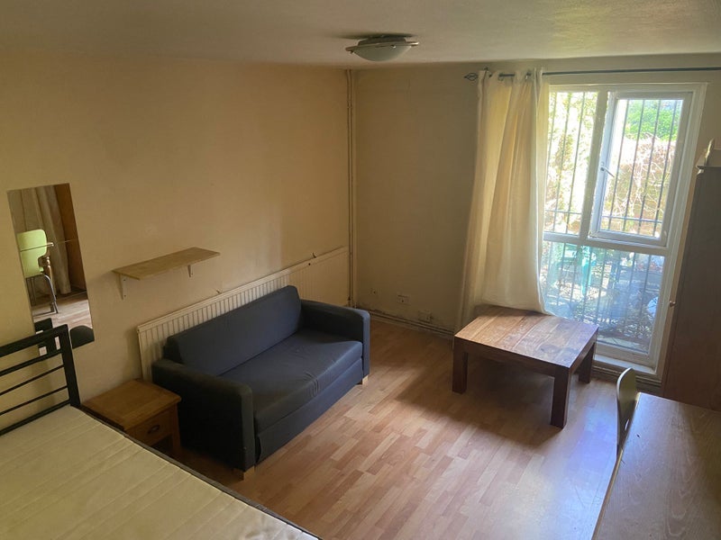 Room Thistlewood Close in Greater London