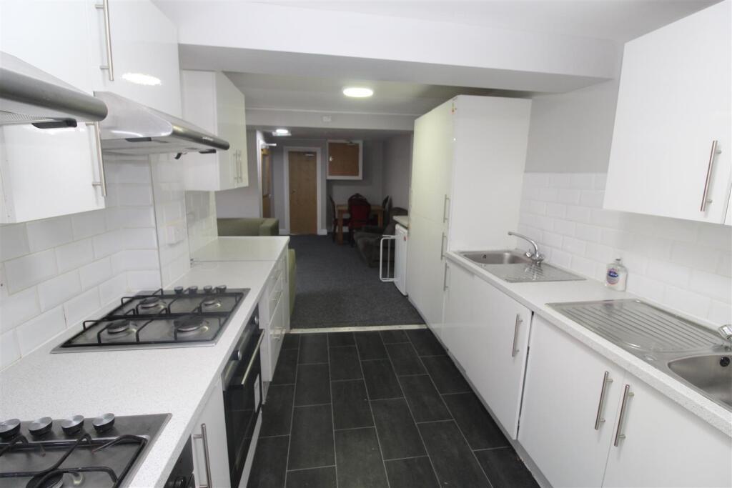 House Rhymney Terrace in Cardiff