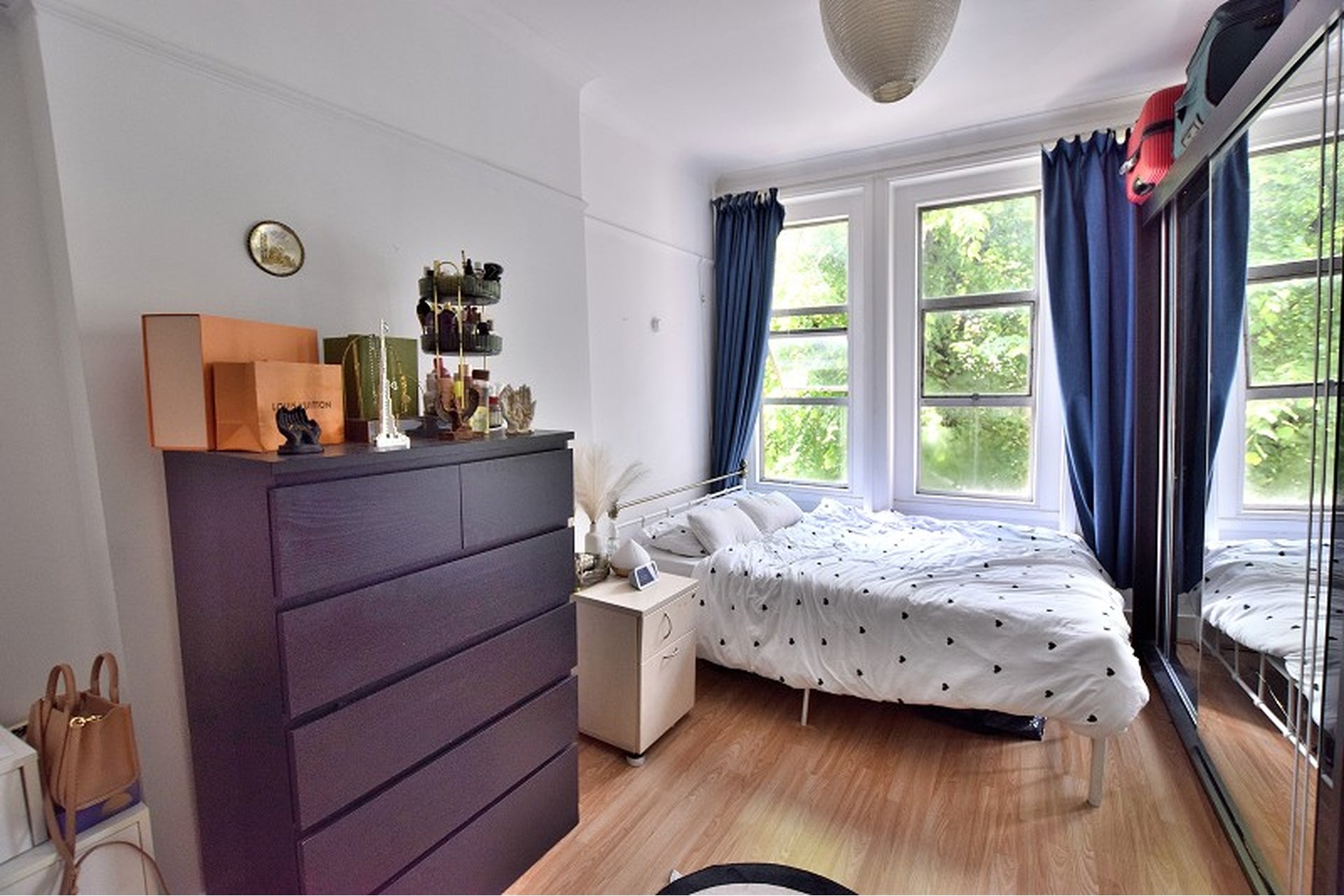 Flat Pilgrims Close in Greater London
