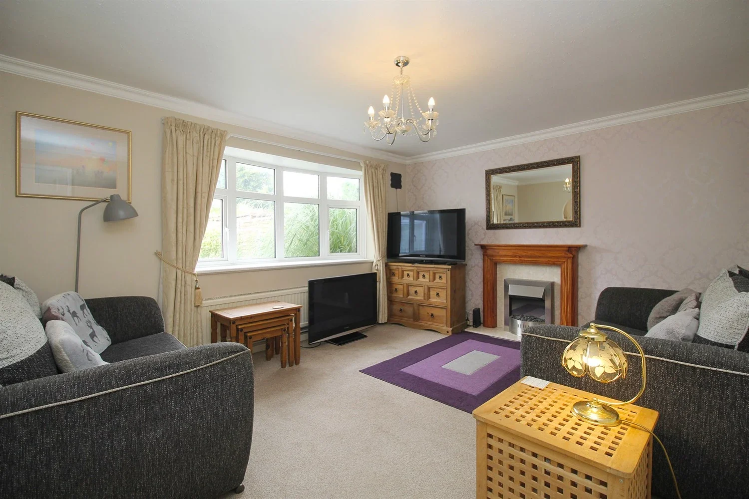 House Stirling Avenue in Charnwood