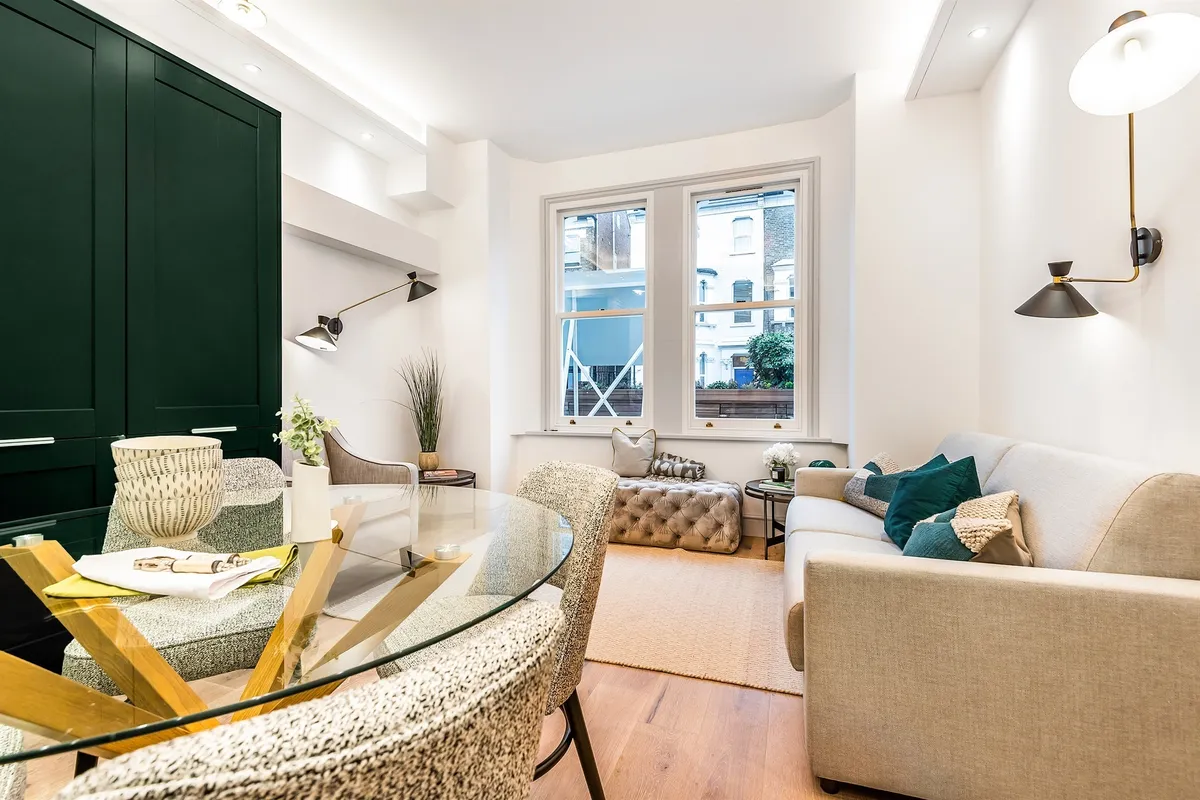 House Frithville Gardens in Greater London