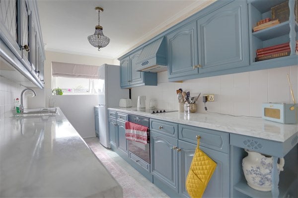 Flat Eversley Park Road in Greater London