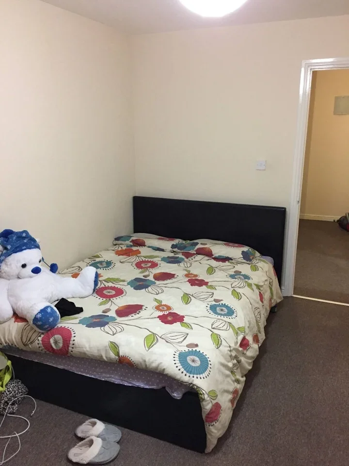 Flat Axon Place in Greater London