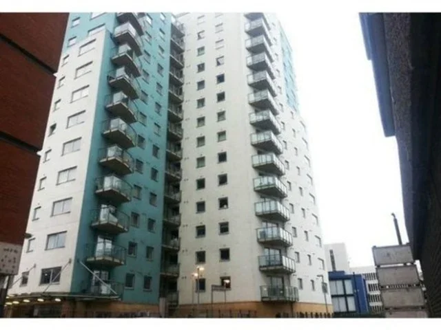 Flat Axon Place in Greater London