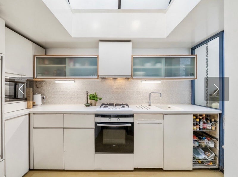 Flat Ifield Road in Greater London