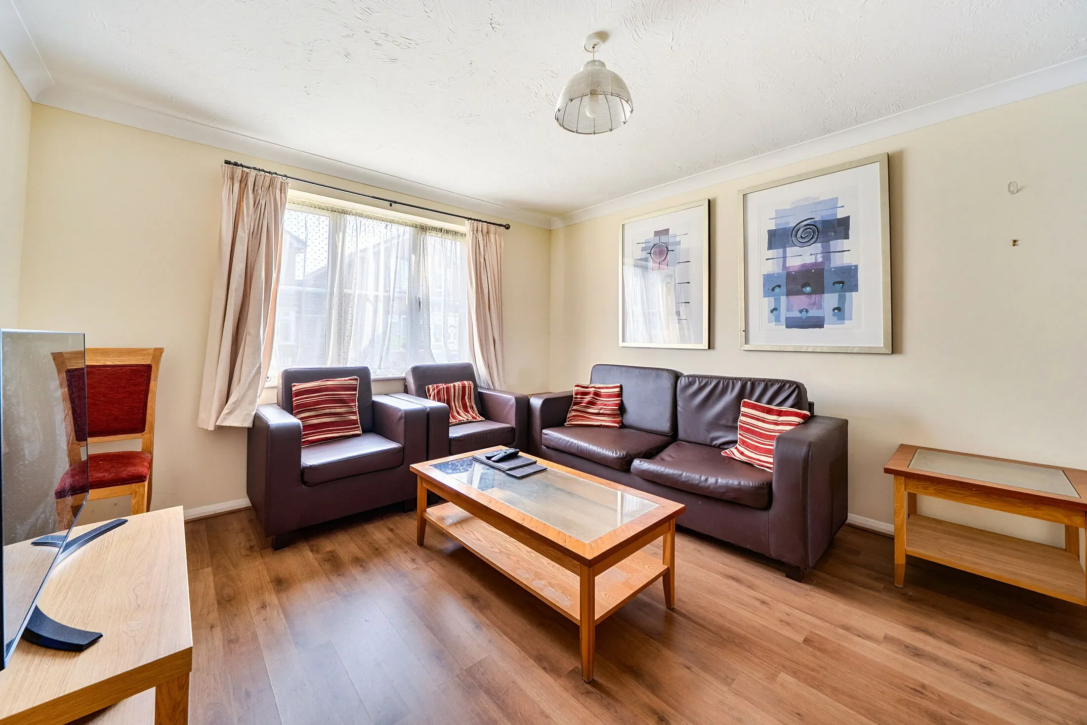 Flat Cadet Drive in Greater London