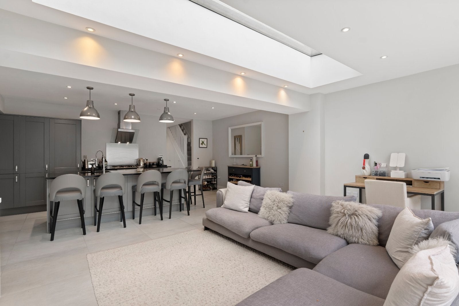 Flat Philbeach Gardens in Greater London