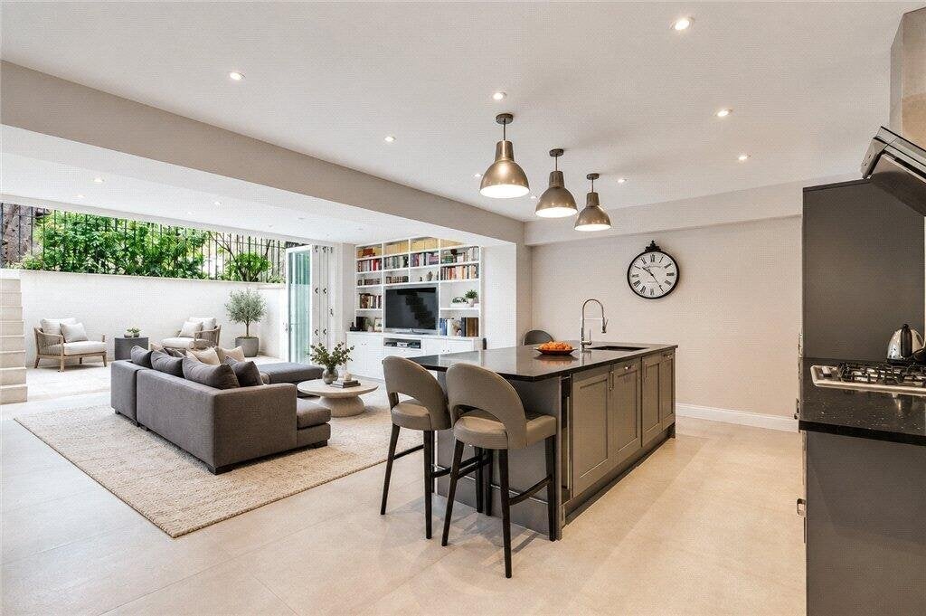 Flat Philbeach Gardens in Greater London
