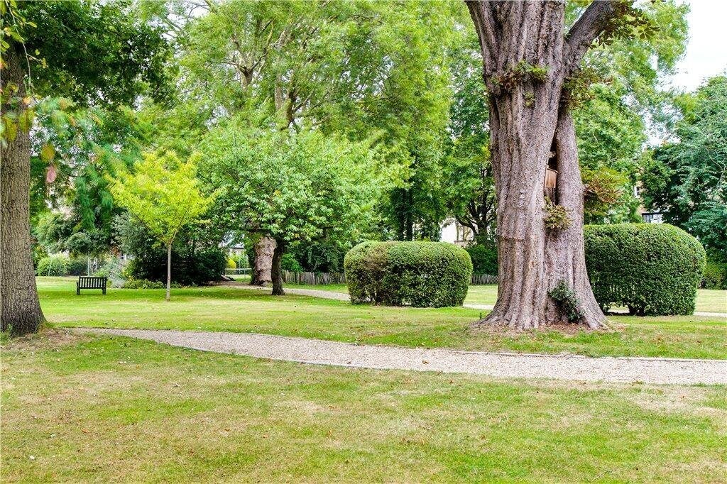 Flat Philbeach Gardens in Greater London