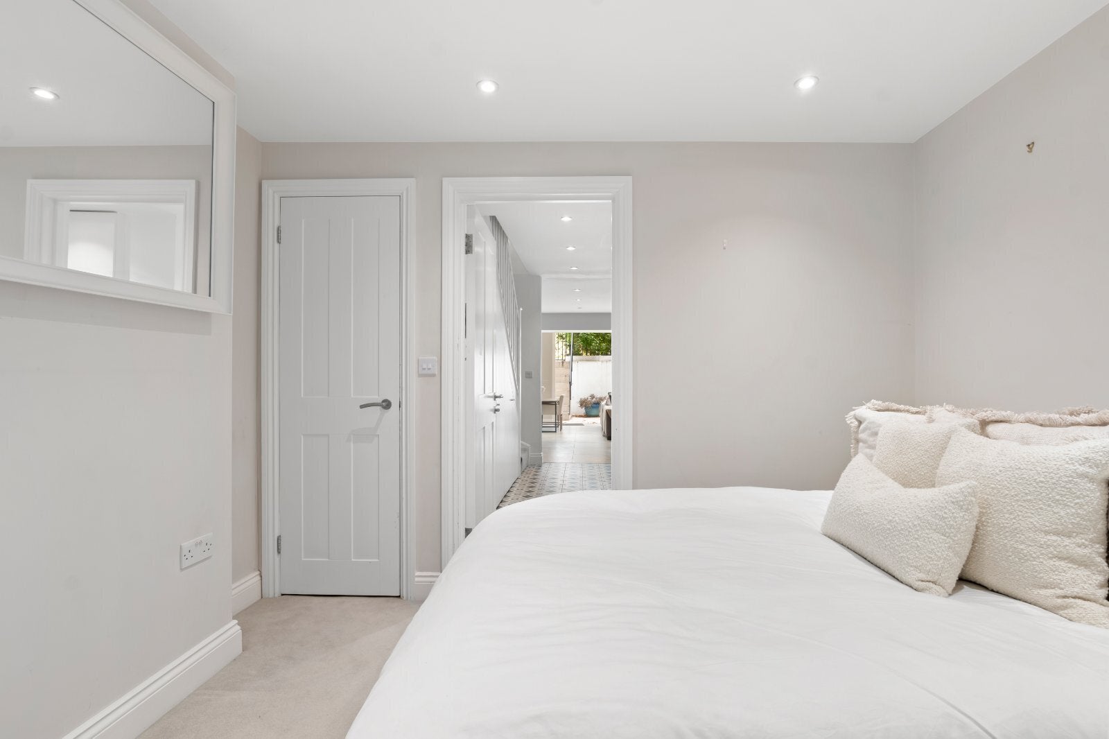 Flat Philbeach Gardens in Greater London