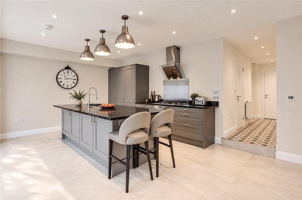 Flat Philbeach Gardens in Greater London