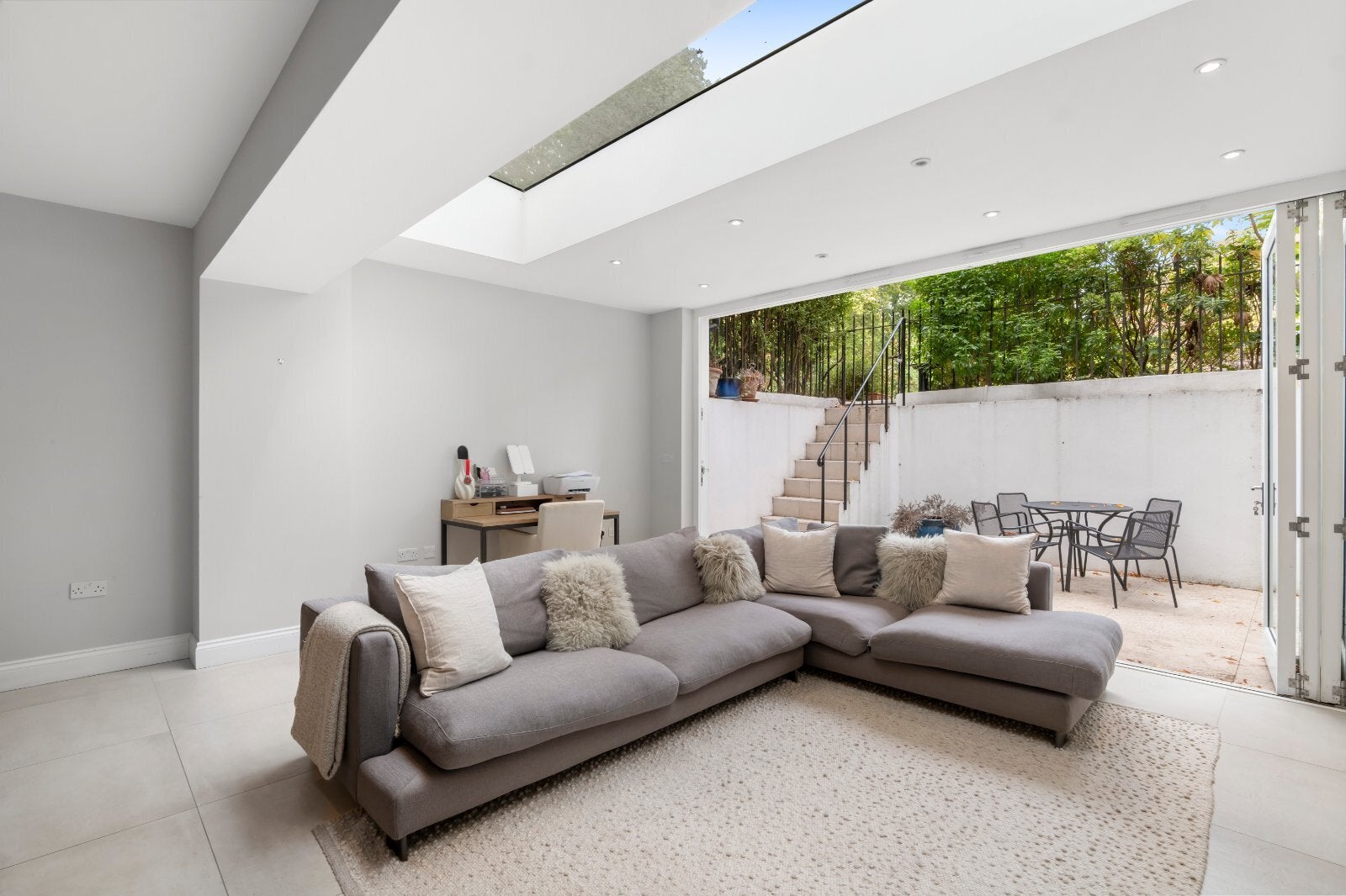 Flat Philbeach Gardens in Greater London