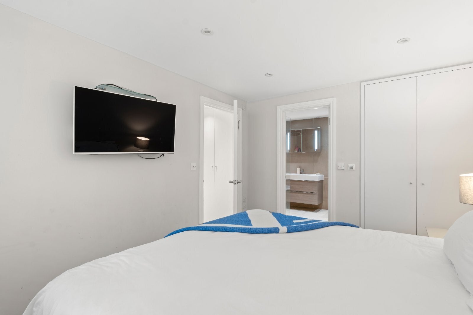Flat Philbeach Gardens in Greater London
