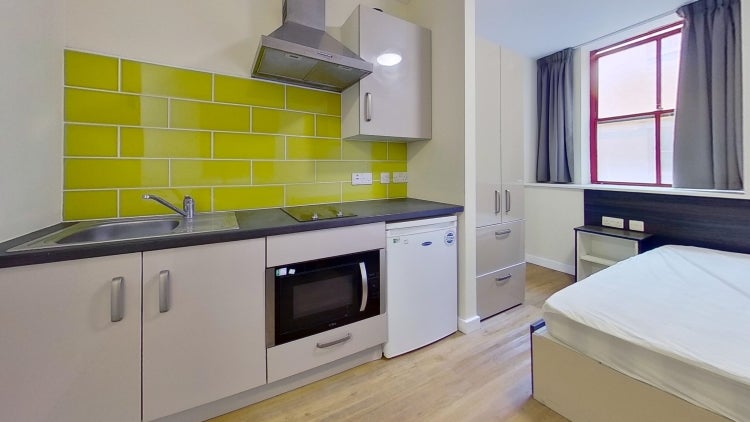 Flat Avalon Court in Nottingham