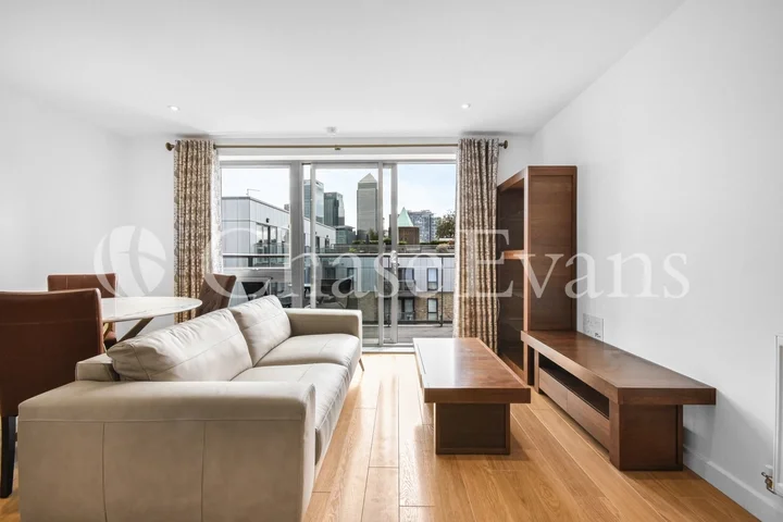 Flat Upper North Street in Greater London