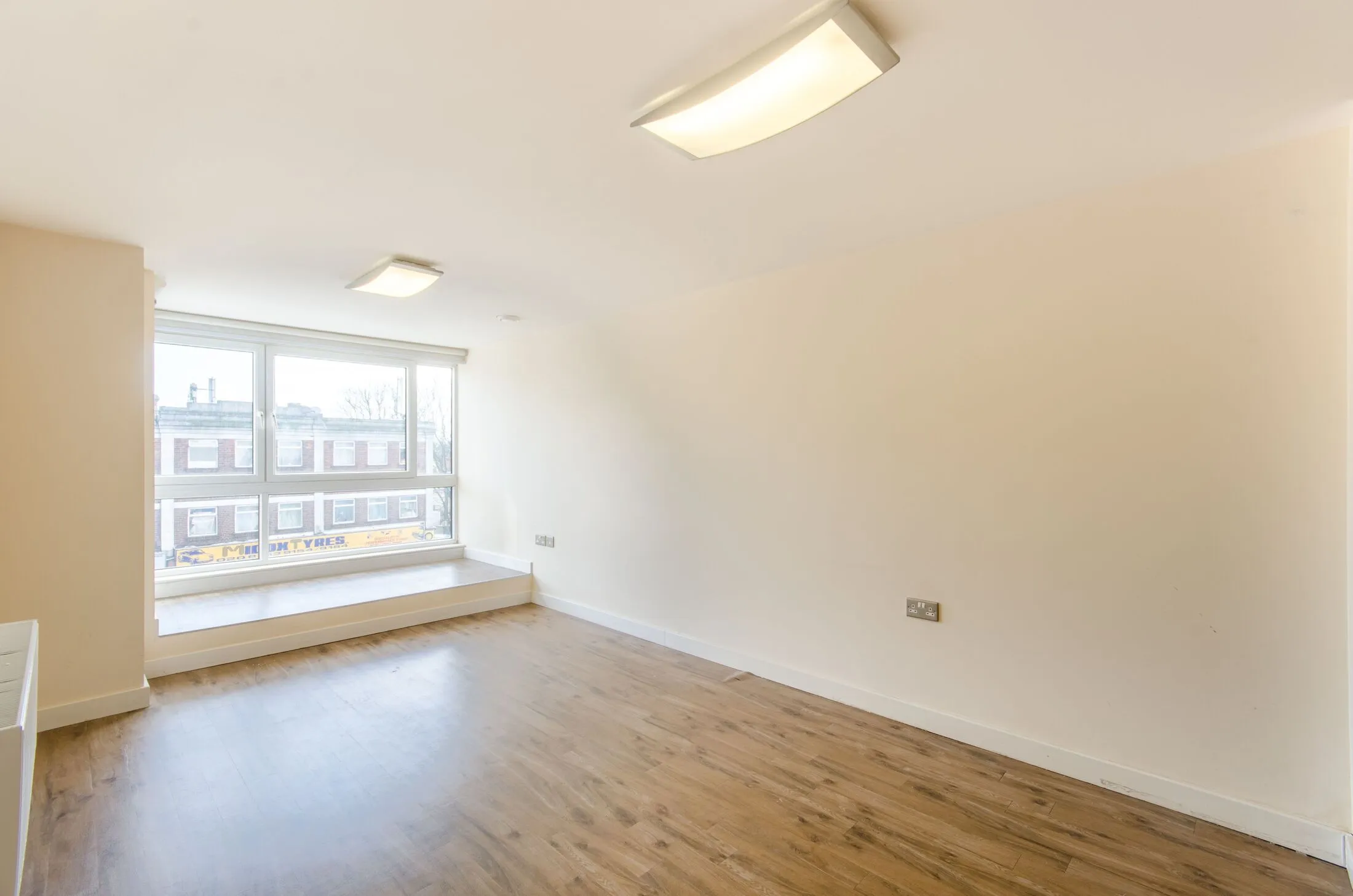 Flat Merrick Road in Greater London