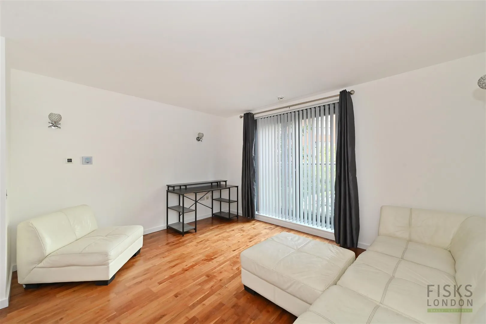 Flat Fairmont Avenue in Greater London