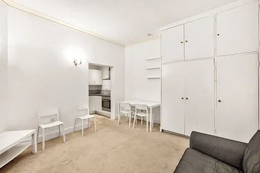 Flat Prince of Wales Drive in Greater London