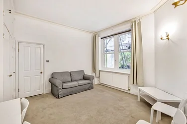 Flat Prince of Wales Drive in Greater London
